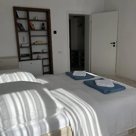 By Ginger Райхенбах-им-Фогтланд